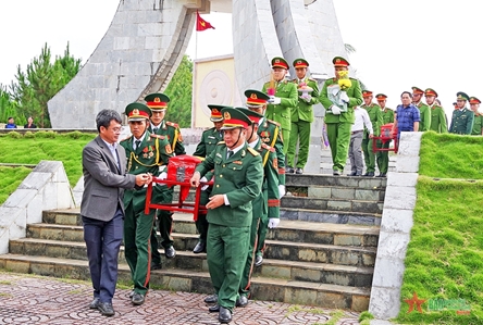 Memorial and burial service held for fallen soldiers in Dak Nong province